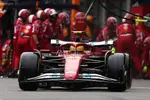 Foto zur News: Lewis Hamilton (Ferrari) und Mark Thompson