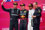Foto zur News: Max Verstappen (Red Bull), George Russell (Mercedes) und Carlos Sainz (Williams)
