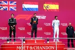 Foto zur News: Max Verstappen (Red Bull), George Russell (Mercedes) und Carlos Sainz (Williams)