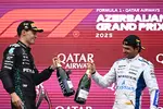 Foto zur News: George Russell (Mercedes) und Carlos Sainz (Williams)