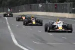 Foto zur News: Liam Lawson (Racing Bulls), Yuki Tsunoda (Red Bull) und Lando Norris (McLaren)