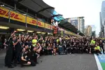 Foto zur News: Max Verstappen (Red Bull), Helmut Marko und Yuki Tsunoda (Red Bull)