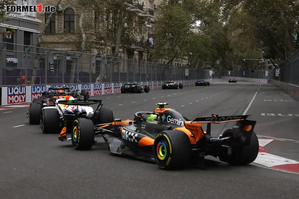 Foto zur News: Isack Hadjar (Racing Bulls) und Lando Norris (McLaren)