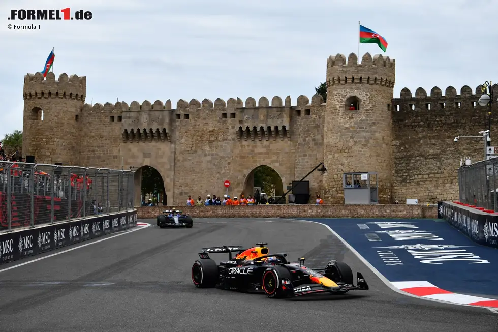 Foto zur News: Max Verstappen (Red Bull) und Carlos Sainz (Williams)