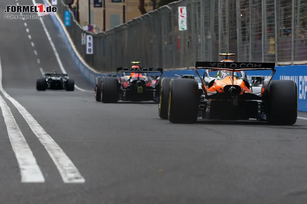Foto zur News: Yuki Tsunoda (Red Bull) und Lando Norris (McLaren)