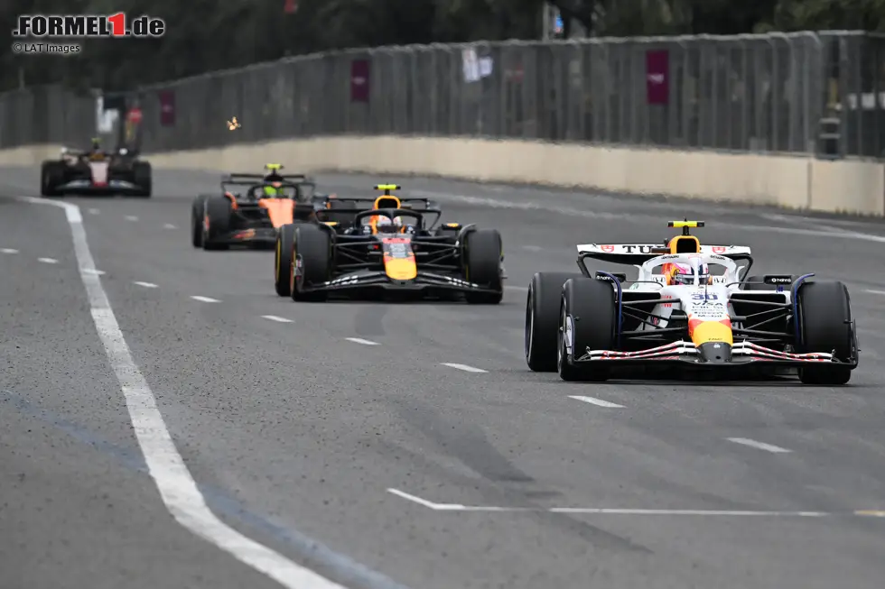 Foto zur News: Liam Lawson (Racing Bulls), Yuki Tsunoda (Red Bull) und Lando Norris (McLaren)