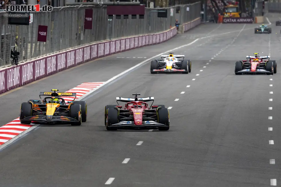 Foto zur News: Lando Norris (McLaren) und Charles Leclerc (Ferrari)