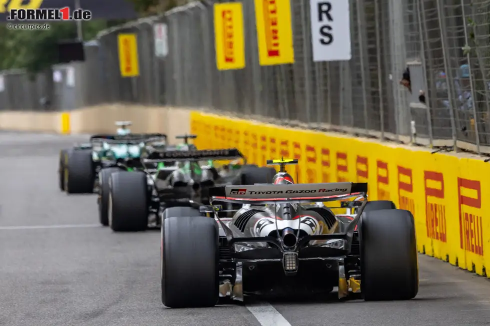 Foto zur News: Oliver Bearman (Haas) und Lance Stroll (Aston Martin)