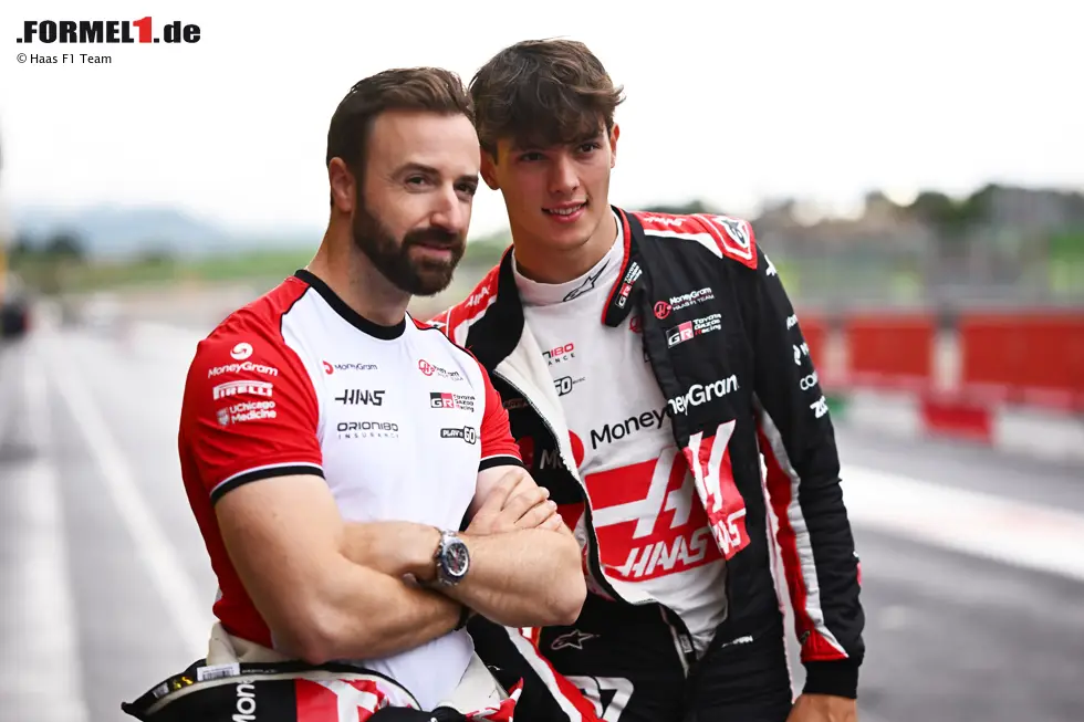 Foto zur News: James Hinchcliffe mit Oliver Bearman (Haas)