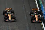 Foto zur News: Lando Norris (McLaren) und Oscar Piastri (McLaren)
