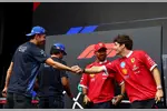 Foto zur News: Alexander Albon (Williams), Carlos Sainz (Williams), Lewis Hamilton (Ferrari) und Charles Leclerc (Ferrari)