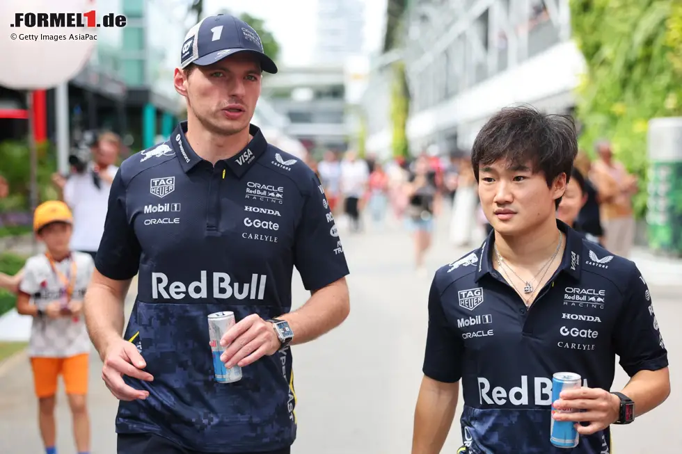 Foto zur News: Max Verstappen (Red Bull), Yuki Tsunoda (Red Bull) und Mark Thompson