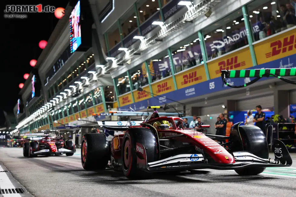 Foto zur News: Lewis Hamilton (Ferrari) und Charles Leclerc (Ferrari)
