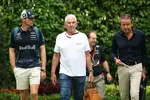 Foto zur News: Max Verstappen (Red Bull), Helmut Marko und Chris Vermeulen