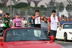 Foto zur News: Oliver Bearman (Haas) und Esteban Ocon (Haas)