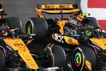 Foto zur News: Oscar Piastri (McLaren) und Lando Norris (McLaren)