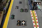 Foto zur News: Yuki Tsunoda (Red Bull) und Liam Lawson (Racing Bulls)