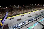 Foto zur News: George Russell (Mercedes) und Max Verstappen (Red Bull)