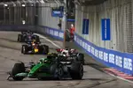 Foto zur News: Gabriel Bortoleto (Sauber) und Esteban Ocon (Haas)