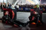 Foto zur News: George Russell (Mercedes) und Lando Norris (McLaren)