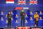 Foto zur News: George Russell (Mercedes), Max Verstappen (Red Bull) und Lando Norris (McLaren)