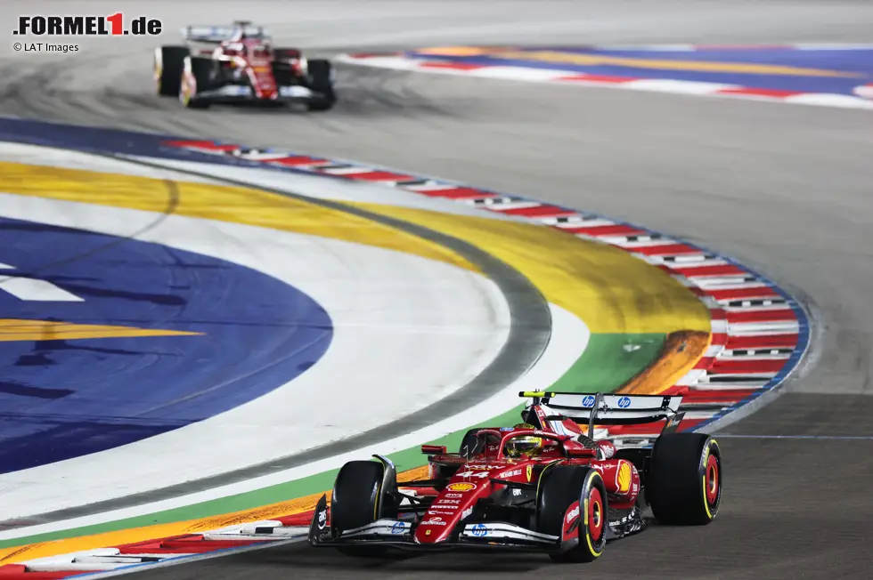 Foto zur News: Lewis Hamilton (Ferrari) und Charles Leclerc (Ferrari)