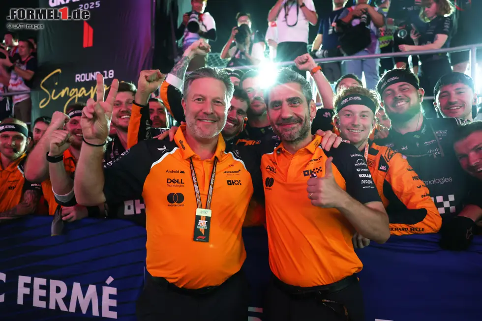 Foto zur News: Zak Brown und Andrea Stella