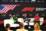 Foto zur News: Max Verstappen (Red Bull), Gabriel Bortoleto (Sauber) und Lewis Hamilton (Ferrari)