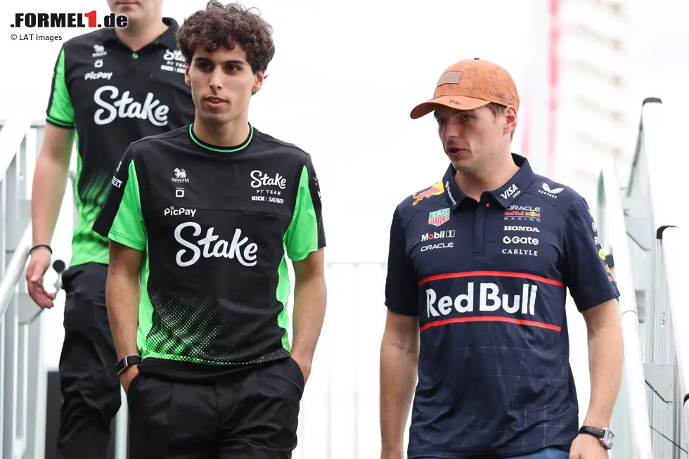 Foto zur News: Gabriel Bortoleto (Sauber) und Max Verstappen (Red Bull)