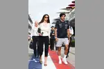 Foto zur News: Rebecca Donaldson mit Carlos Sainz (Williams)