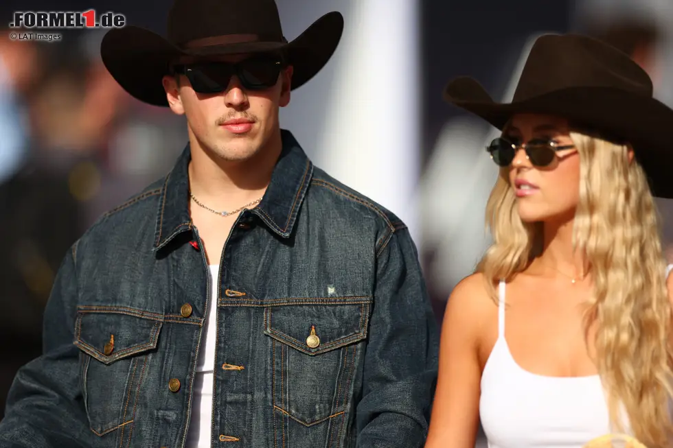 Foto zur News: Liam Lawson (Racing Bulls) mit Hannah St. John