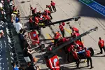 Foto zur News: Charles Leclerc (Ferrari) und Lewis Hamilton (Ferrari)