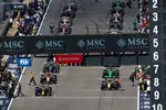 Foto zur News: Max Verstappen (Red Bull), Lando Norris (McLaren) und Oscar Piastri (McLaren)