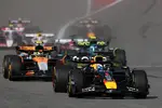 Foto zur News: Max Verstappen (Red Bull) und Lando Norris (McLaren)