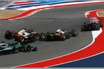 Foto zur News: Lando Norris (McLaren), Oscar Piastri (McLaren) und Mark Thompson