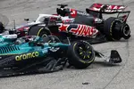 Foto zur News: Esteban Ocon (Haas) und Lance Stroll (Aston Martin)