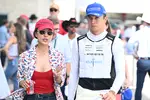 Foto zur News: Lily Muni He mit Alexander Albon (Williams)