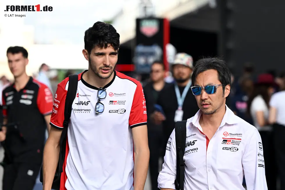 Foto zur News: Esteban Ocon (Haas) mit Ayao Komatsu