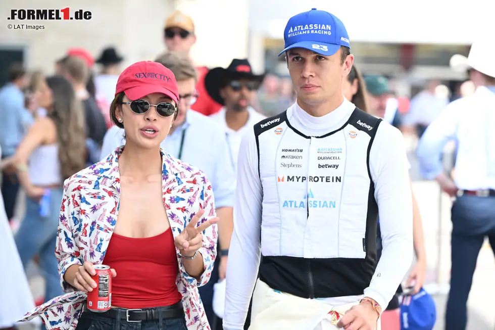 Foto zur News: Lily Muni He mit Alexander Albon (Williams)