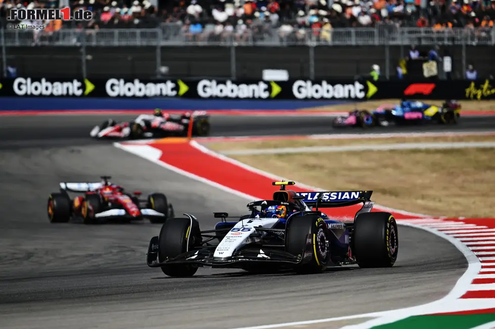 Foto zur News: Carlos Sainz (Williams) und Charles Leclerc (Ferrari)