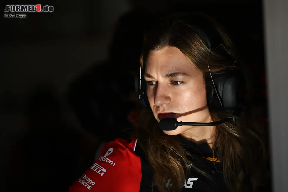 Foto zur News: Laura Müller, Renningenieurin von Esteban Ocon (Haas)