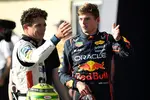 Foto zur News: Max Verstappen (Red Bull) und Lando Norris (McLaren)
