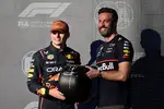 Foto zur News: Max Verstappen (Red Bull) mit Zachari Levi