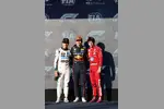 Foto zur News: Max Verstappen (Red Bull), Lando Norris (McLaren) und Charles Leclerc (Ferrari)