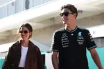 Foto zur News: Carmen Mundt mit George Russell (Mercedes)