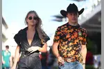 Foto zur News: Hannah St. John mit Liam Lawson (Racing Bulls)