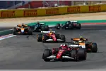 Foto zur News: Charles Leclerc (Ferrari), Lando Norris (McLaren) und Lewis Hamilton (Ferrari)
