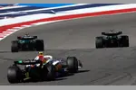 Foto zur News: Gabriel Bortoleto (Sauber), Fernando Alonso (Aston Martin) und Liam Lawson (Racing Bulls)