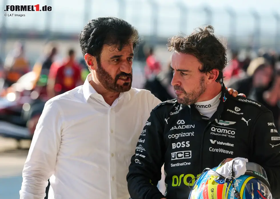 Foto zur News: FIA-Präsident Mohammed bin Sulayem mit Fernando Alonso (Aston Martin)
