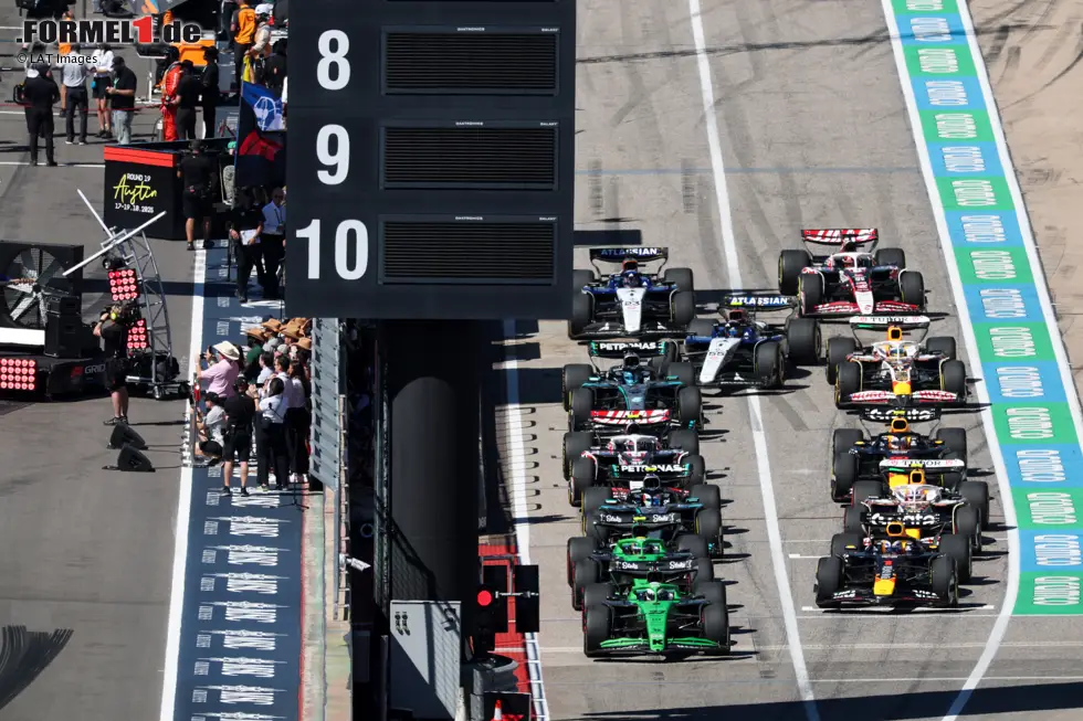 Foto zur News: Nico Hülkenberg (Sauber) und Max Verstappen (Red Bull)